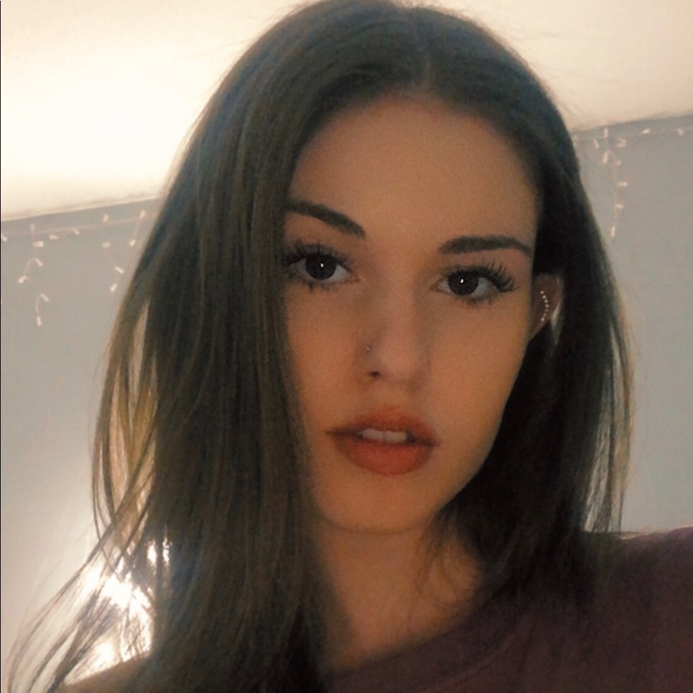 Meet your Posher, Danielle